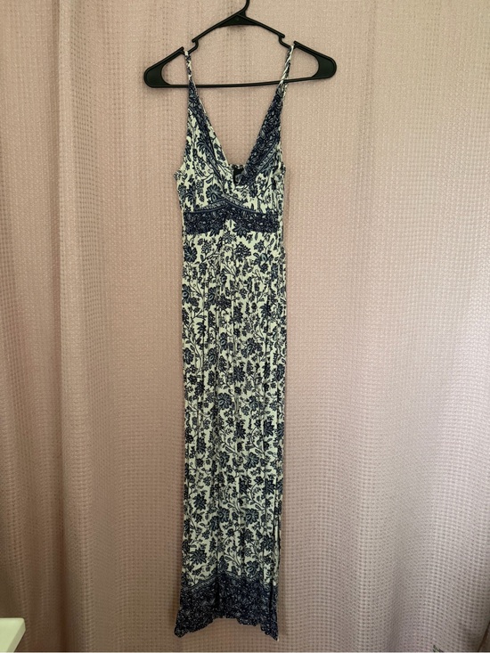 Angie Dresses & Skirts - NWOT Angie Navy and Cream Floral V-Neck Maxi Dress